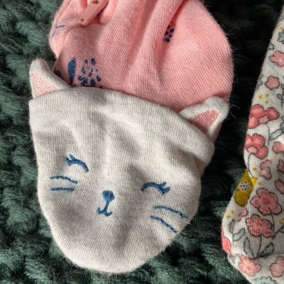 Carter’s newborn girls sleep bundle - Picture 3 of 4